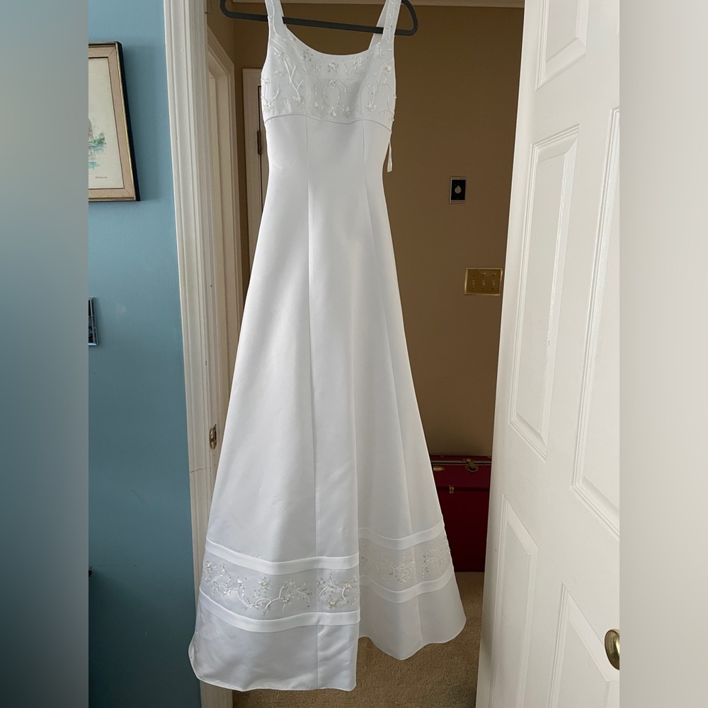 Oleg Cassini Wedding Dress with Straps and Covered Buttons - Size 4 - vintage